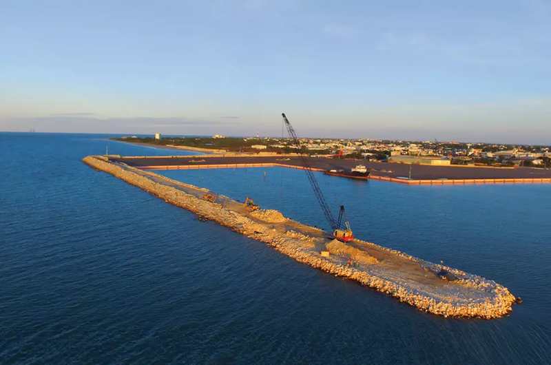 Obra realizada por Grupo INDI Morro rompeolas Isla del Carmen, Campeche